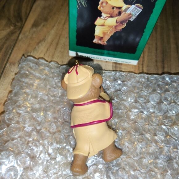 Hallmark Keepsake Detective Bear 1994 Holiday Pursuit Collector's Club Ornament - Picture 5 of 7